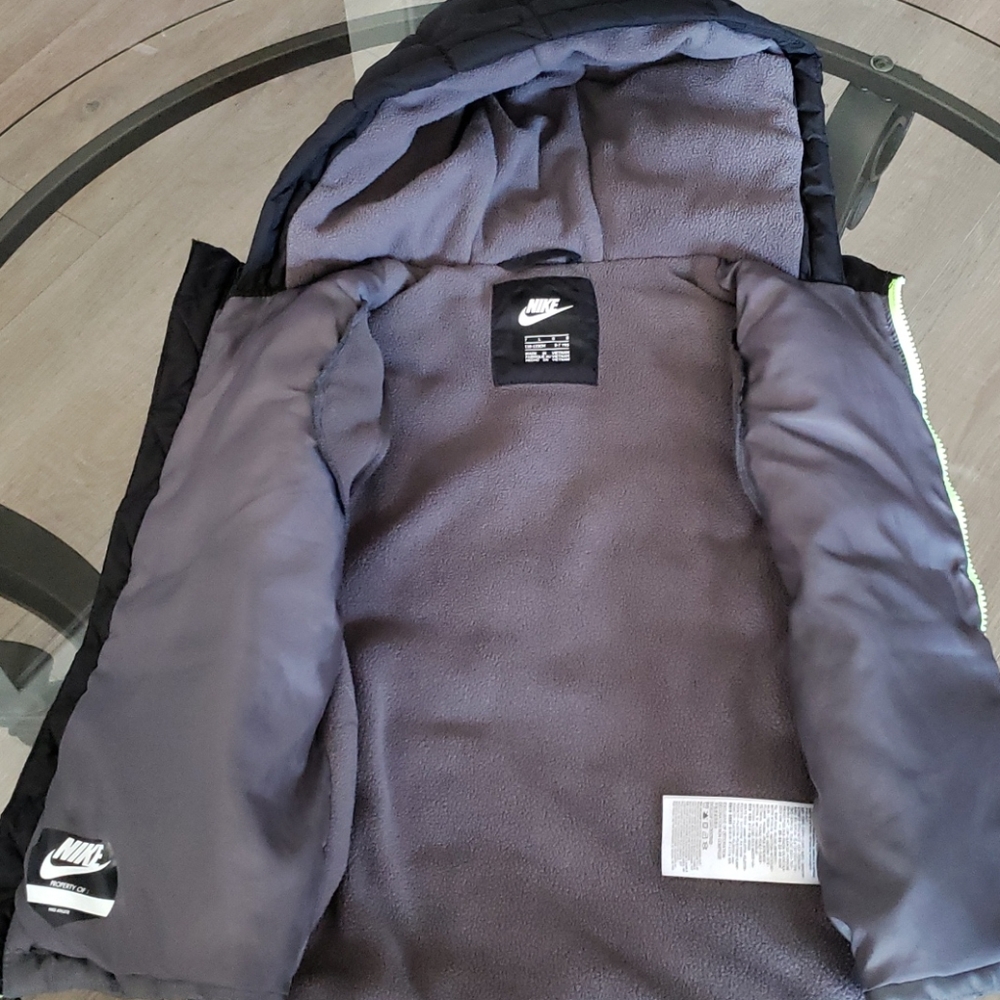 Nike Jacket - Picture 2 of 4